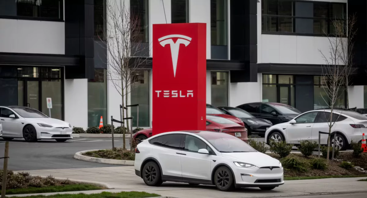 ഇലോൺ മസ്കിൽ നിന്ന് അകലുന്ന Tesla ഉടമകൾ