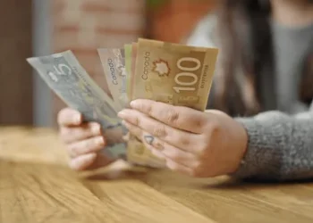 കാനഡയിൽ പണം എങ്ങനെ ലാഭിക്കാം? ഈ സമ്പാദ്യ ശീലങ്ങൾ അറിയാതെ പോകരുത് 7 കാനഡയിൽ പണം എങ്ങനെ ലാഭിക്കാം? ഈ സമ്പാദ്യ ശീലങ്ങൾ അറിയാതെ പോകരുത്