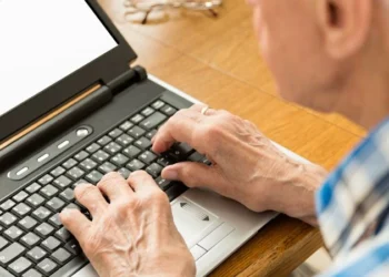 വാർദ്ധക്യത്തിലെ മറവി തടയാൻ സ്മാർട്ട്ഫോണുകളും ഇന്റർനെറ്റും സഹായിക്കുന്നു!