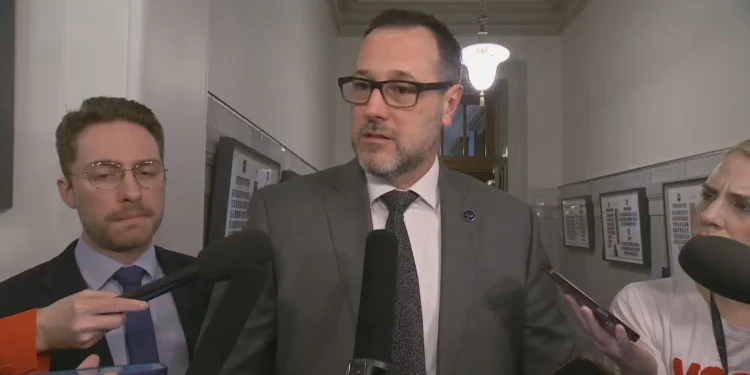 “ലോകത്തിന്റെ മുഴുവൻ ദുരിതം ഏറ്റെടുക്കാനാവില്ല”: ക്യൂബെക് മന്ത്രിയുടെ പരാമർശം വിവാദത്തിൽ!