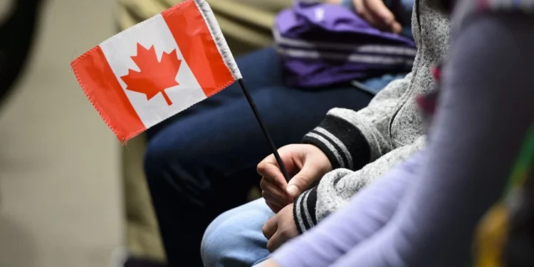 യുവ ജനങ്ങൾ പോയിലിവ്രയെ പിന്തുണക്കുന്നു; നാനോസ് പോൾ വെളിപ്പെടുത്തി