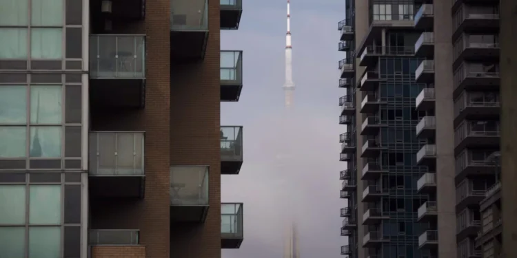 ഇടിഞ്ഞുകൊണ്ടിരിക്കുന്ന ടൊറന്റോ കോണ്ടോകൾ: എപ്പോൾ കരകയറും?