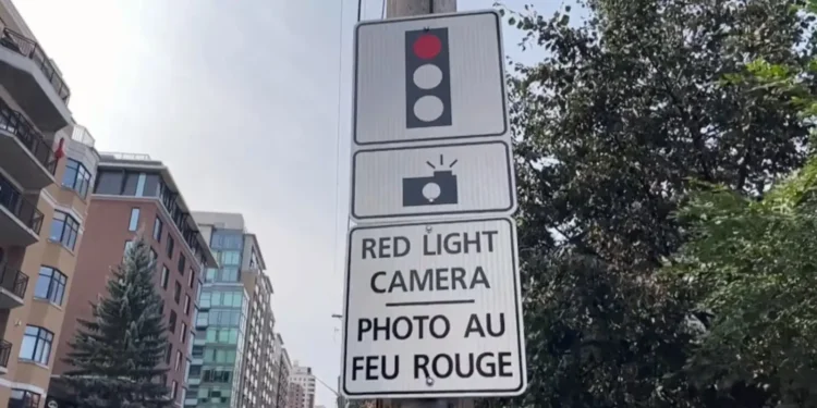 ഒട്ടാവയിലെ റെഡ്-ലൈറ്റ് ക്യാമറ വരുമാനം വഴി തെറ്റി ചിലവഴിച്ചു! 10.7 ദശലക്ഷം ഡോളർ എവിടെ? 1 ഒട്ടാവയിലെ റെഡ്-ലൈറ്റ് ക്യാമറ വരുമാനം വഴി തെറ്റി ചിലവഴിച്ചു! 10.7 ദശലക്ഷം ഡോളർ എവിടെ?