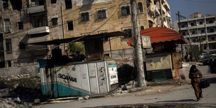 അലെപ്പോയിൽ നിന്ന് കുർദിഷ് പോരാളികൾ പിൻവാങ്ങുന്നു 1 അലെപ്പോയിൽ നിന്ന് കുർദിഷ് പോരാളികൾ പിൻവാങ്ങുന്നു