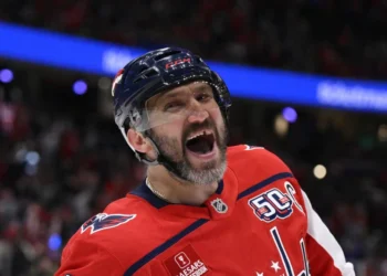 NHL റെക്കോർഡിനരികെ ഓവെച്കിൻ; 30 വർഷത്തെ NHL റെക്കോർഡ് പൊളിയാൻ ഒരു ഗോൾ മാത്രം ബാക്കി