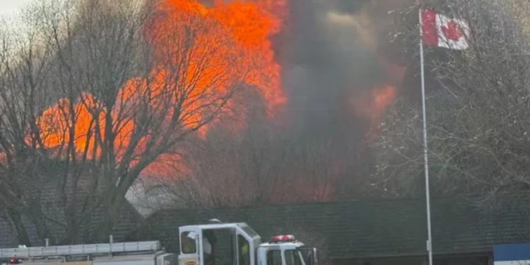 എൽക് ഐലൻഡ് നാഷണൽ പാർക്കിൽ തീപിടിത്തം:യുക്രേനിയൻ പൈതൃക ഗ്രാമത്തിന് നാശനഷ്ടം