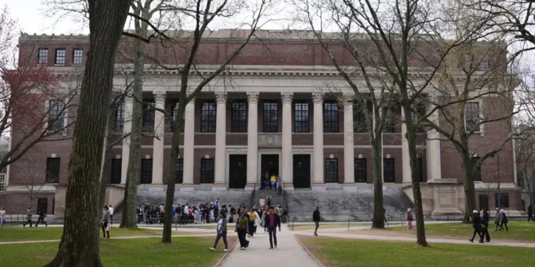 അമേരിക്കൻ കുടിയേറ്റ വിദ്യാർത്ഥികൾക്ക് വേണ്ടി കനേഡിയൻ പ്രൊഫസർമാരുടെ തുറന്ന കത്ത്