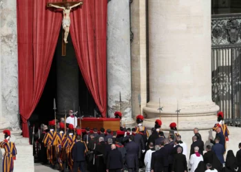 ഫ്രാൻസിസ് മാർപാപ്പയുടെ പൊതുദർശനത്തിന് ഒരുങ്ങി സെന്റ് പീറ്റേഴ്സ് ബസിലിക്ക 3 ഫ്രാൻസിസ് മാർപാപ്പയുടെ പൊതുദർശനത്തിന് ഒരുങ്ങി സെന്റ് പീറ്റേഴ്സ് ബസിലിക്ക