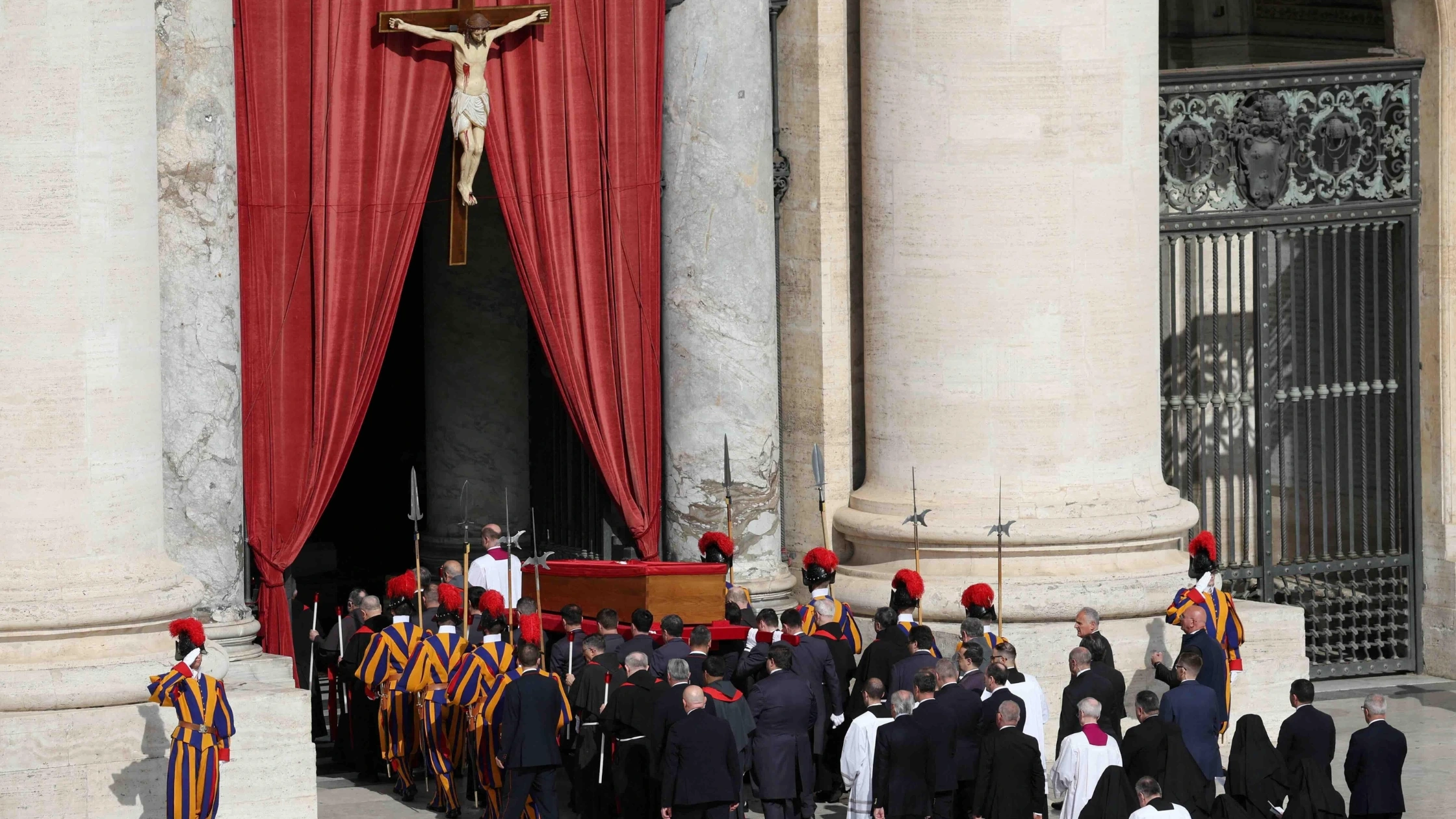 ഫ്രാൻസിസ് മാർപാപ്പയുടെ പൊതുദർശനത്തിന് ഒരുങ്ങി സെന്റ് പീറ്റേഴ്‌സ് ബസിലിക്ക