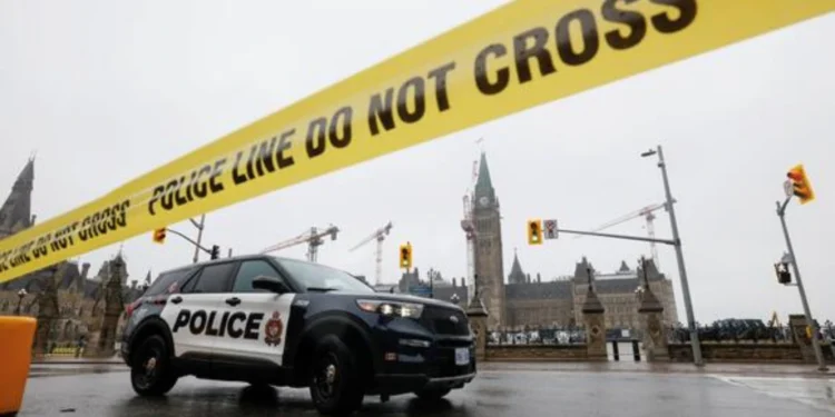 ഒട്ടാവ പാർലമെന്റ് ഹിൽ ഇസ്റ്റ് ബ്ലോക്കിൽ മണിക്കൂറുകൾ നീണ്ട ലോക്ക്ഡൗണിന് വിരാമം 1 ഒട്ടാവ പാർലമെന്റ് ഹിൽ ഇസ്റ്റ് ബ്ലോക്കിൽ മണിക്കൂറുകൾ നീണ്ട ലോക്ക്ഡൗണിന് വിരാമം