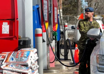 ഇന്ധന വില ലാഭിക്കാൻ ക്യൂബെക്ക് ഡ്രൈവർമാർ ഒട്ടാവയിലേക്ക്