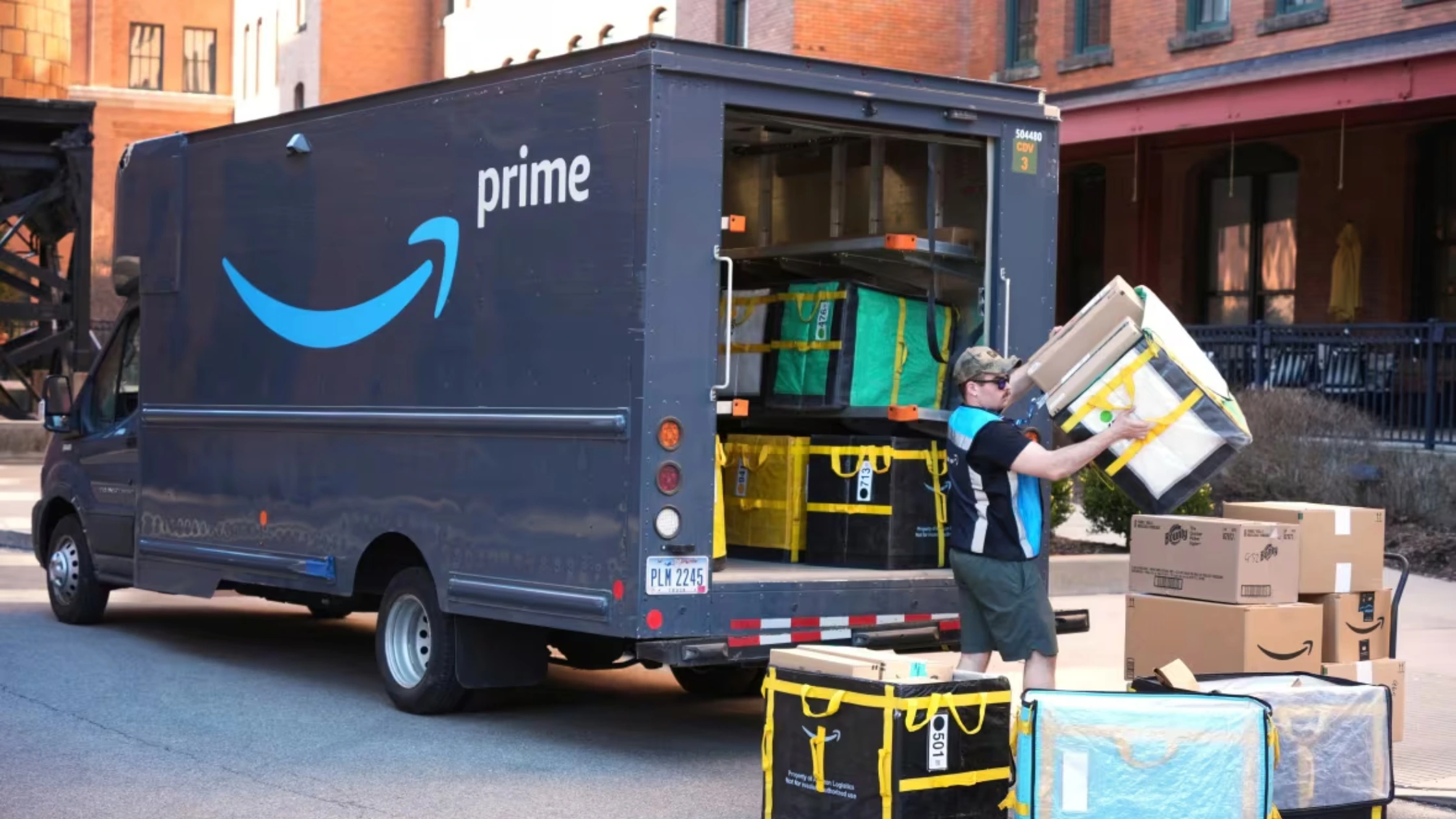 യു.എസ്-ചൈന താരിഫ് യുദ്ധം കാനഡയിലെ ഓൺലൈൻ ഷോപ്പിംഗ് വിലകളെ ബാധിക്കുമോ?