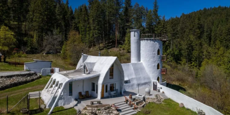 ഒരു കൊട്ടാരത്തിൽ താമസിക്കാൻ ആഗ്രഹമുണ്ടോ?