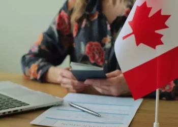 നിങ്ങളുടെ ഇമിഗ്രേഷൻ പ്രതിനിധിയുടെ ആധികാരികത എങ്ങനെ പരിശോധിക്കും?