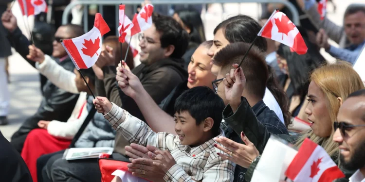 കാനഡയിൽ പഠിക്കാം ജോലി നേടാം! സെപ്റ്റംബർ ഇൻടേക്കിനെക്കുറിച്ച് വിശദമായി അറിയാം 1 ഇന്ത്യക്കാരടക്കമുള്ള കുടിയേറ്റക്കാർക്ക് കാനഡയിൽ വർക്ക് പെർമിറ്റുകൾ നഷ്ടപ്പെടുന്നത് എന്തുകൊണ്ട്?