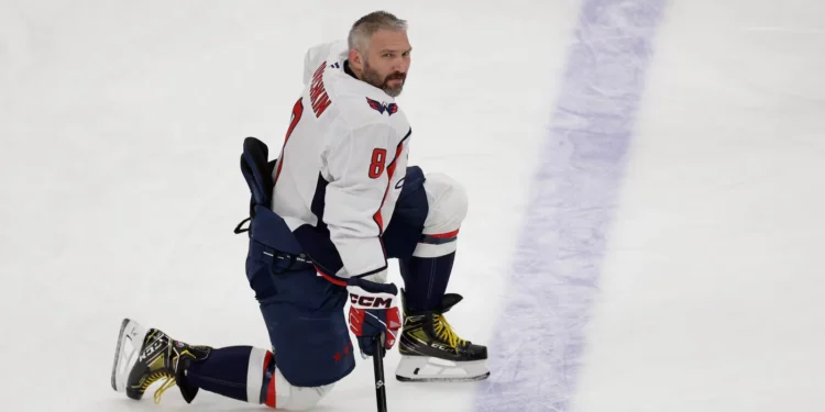 ഹോക്കി ഇതിഹാസം! 895-ാം ഗോളുമായി ഓവെച്കിൻ ഗ്രെറ്റ്സ്കിയുടെ റെക്കോർഡ് തകർത്തു 1 ഹോക്കി ഇതിഹാസം! 895-ാം ഗോളുമായി ഓവെച്കിൻ ഗ്രെറ്റ്സ്കിയുടെ റെക്കോർഡ് തകർത്തു