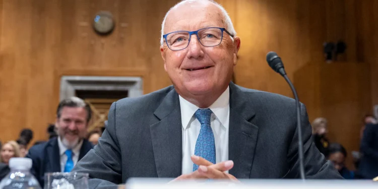 ട്രംപിന്റെ വിശ്വസ്തൻ കാനഡയിലേക്ക്: പീറ്റ് ഹോക്സ്ട്ര പുതിയ അംബാസഡറായി!