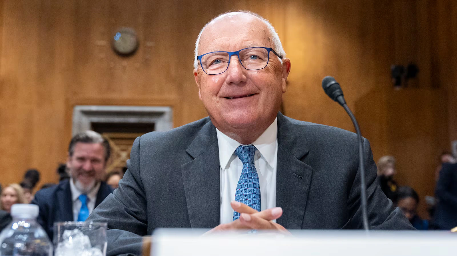 ട്രംപിന്റെ വിശ്വസ്തൻ കാനഡയിലേക്ക്: പീറ്റ് ഹോക്സ്ട്ര പുതിയ അംബാസഡറായി!