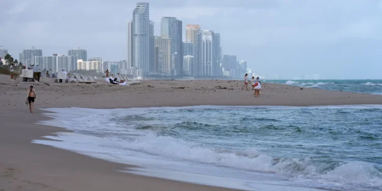 30 ദിവസത്തിൽ കൂടുതൽ അമേരിക്കയിൽ താമസിക്കുന്നവർക്ക് തിരിച്ചറിയൽ കാർഡ് നിർബദ്ധം