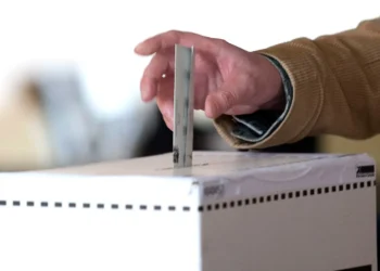 കാനഡയുടെ ഭാവി നിർണയിക്കുന്ന '905': ലിബറലുകളും കൺസർവേറ്റിവുകളും തമ്മിലുള്ള പോരാട്ടം! 5 കാനഡയുടെ ഭാവി നിർണയിക്കുന്ന ‘905’: ലിബറലുകളും കൺസർവേറ്റിവുകളും തമ്മിലുള്ള പോരാട്ടം!