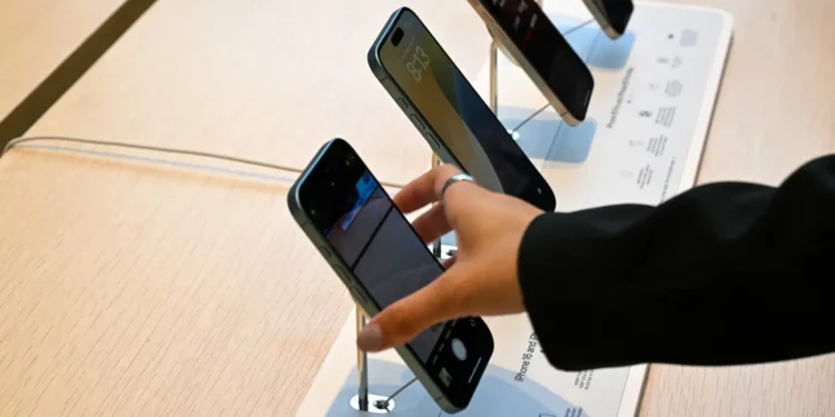 സ്മാർട്ട്‌ഫോണുകളും ഇലക്ട്രോണിക് ഉപകരണങ്ങളും ട്രംപിന്റെ പുതിയ താരിഫുകളിൽ നിന്ന് ഒഴിവാക്കി