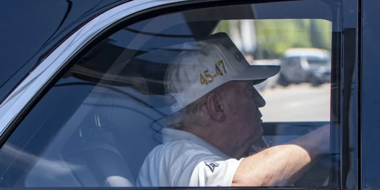 അമേരിക്കയുടെ പുതിയ താരിഫ് യുദ്ധം: 50-ലധികം രാജ്യങ്ങൾ ചർച്ചയ്ക്ക് തയ്യാറെടുക്കുന്നു!