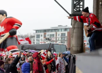 ട്രംപിന്റെ "51-ാമത് സംസ്ഥാനം" പരാമർശത്തിനെതിരെ കനേഡിയൻ നഗരങ്ങളിൽ വ്യാപക പ്രതിഷേധം 2 ട്രംപിന്റെ “51-ാമത് സംസ്ഥാനം” പരാമർശത്തിനെതിരെ കനേഡിയൻ നഗരങ്ങളിൽ വ്യാപക പ്രതിഷേധം