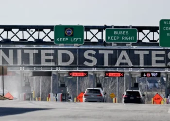 യു.എസിലേക്കുള്ള യാത്ര അപകടകരമോ? കനേഡിയൻ അധ്യാപകർക്ക് മുന്നറിയിപ്പ്!