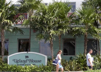 ബ്രൂക്ഫീൽഡിന്റെ കേമാൻ ദ്വീപുകളിലെ നികുതി ഒഴിവാക്കൽ തന്ത്രങ്ങൾ: മാർക്ക് കാർണിക്ക് നേരെ വിമർശനം