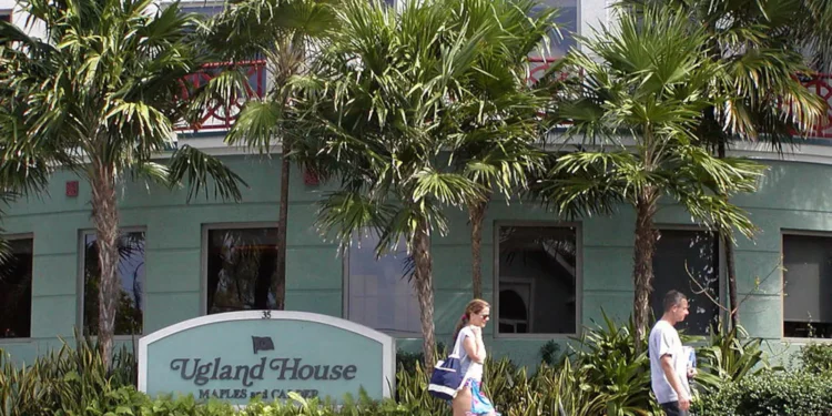 ബ്രൂക്ഫീൽഡിന്റെ കേമാൻ ദ്വീപുകളിലെ നികുതി ഒഴിവാക്കൽ തന്ത്രങ്ങൾ: മാർക്ക് കാർണിക്ക് നേരെ വിമർശനം 1 ബ്രൂക്ഫീൽഡിന്റെ കേമാൻ ദ്വീപുകളിലെ നികുതി ഒഴിവാക്കൽ തന്ത്രങ്ങൾ: മാർക്ക് കാർണിക്ക് നേരെ വിമർശനം