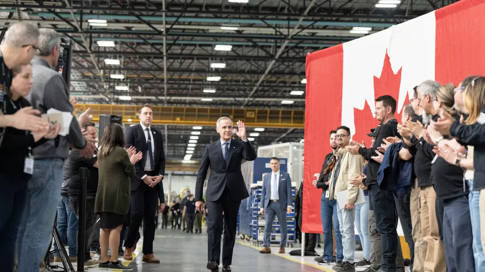 കാർണിയുടെ പ്രചാരണ തന്ത്രങ്ങൾ വിവാദത്തിൽ: ‘സ്റ്റോപ്പ് ദി സ്റ്റീൽ’ ബട്ടണുകൾക്ക് മാപ്പ്