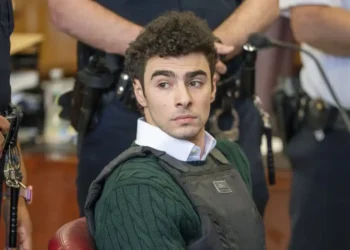 ആരോഗ്യ ഇൻഷുറൻസ് സിഇഒ കൊലപാതകം : പ്രതിക്കെതിരെ വധശിക്ഷ തേടുന്നു