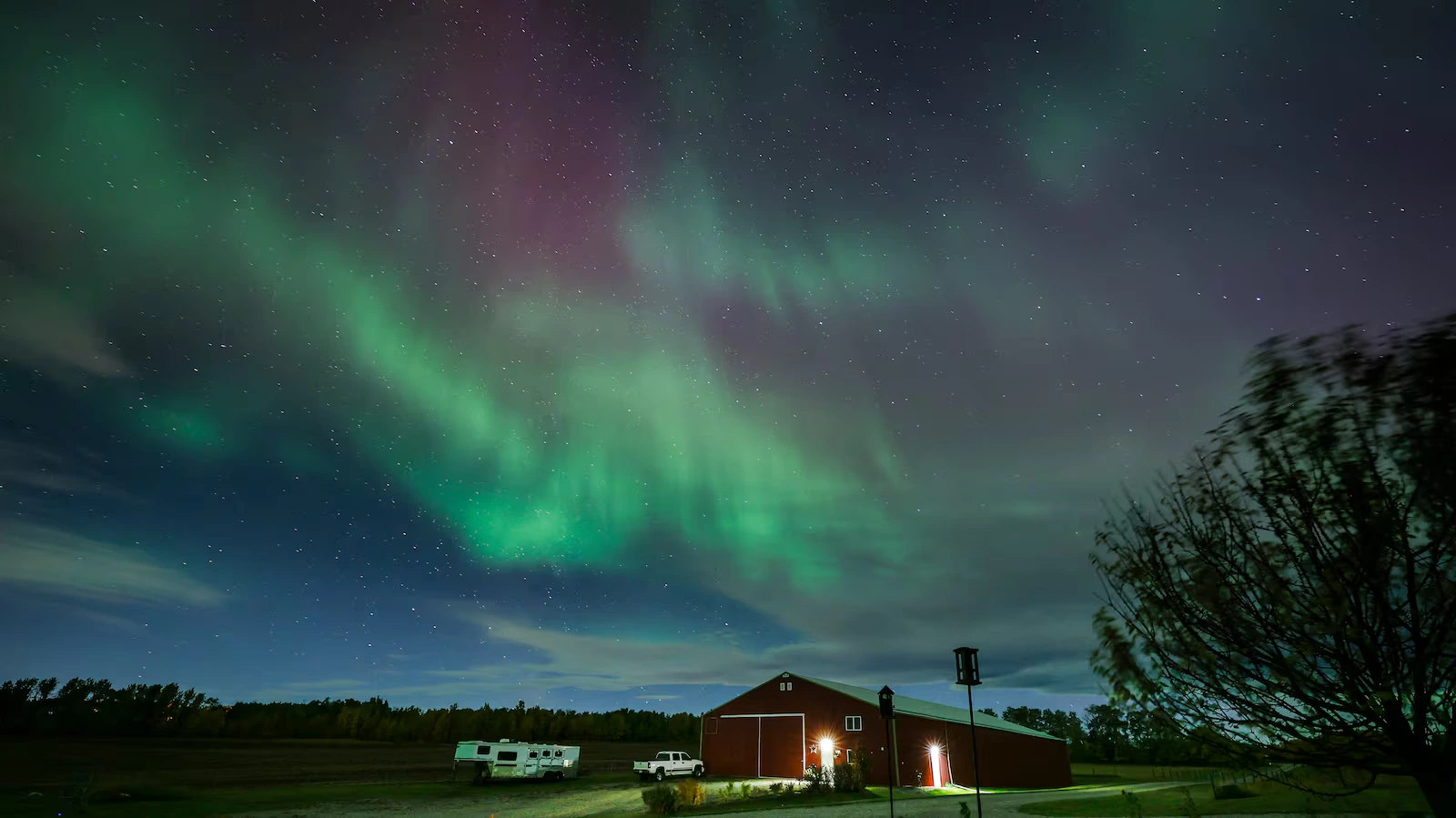 കാനഡയുടെ ആകാശത്തു വിസ്മയ കാഴ്ചകൾ!