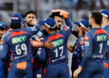 അവസാന ഓവർ ത്രില്ലറിൽ KKR-നെ നാല് റൺസിന് പരാജയപ്പെടുത്തി LSG 3 അവസാന ഓവർ ത്രില്ലറിൽ KKR-നെ നാല് റൺസിന് പരാജയപ്പെടുത്തി LSG