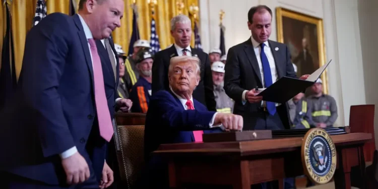 അമേരിക്കൻ കൽക്കരി വ്യവസായം പുനരുജ്ജീവിപ്പിക്കാൻ ട്രംപ്