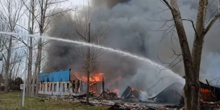 സെന്റ് തോമസിലെ ഫാക്ടറിയിൽ തീപിടിത്തം 1 സെന്റ് തോമസിലെ ഫാക്ടറിയിൽ തീപിടിത്തം