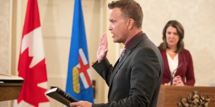 സർക്കാരിനെ വിമർശിച്ചു ; എംഎൽഎ പീറ്റർ ഗത്രി പുറത്ത് 1 സർക്കാരിനെ വിമർശിച്ചു ; എംഎൽഎ പീറ്റർ ഗത്രി പുറത്ത്