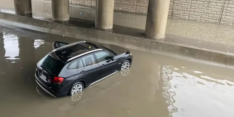 കനത്ത മഴയെത്തുടർന്ന് വെള്ളപ്പൊക്കം 1 കനത്ത മഴയെത്തുടർന്ന് വെള്ളപ്പൊക്കം