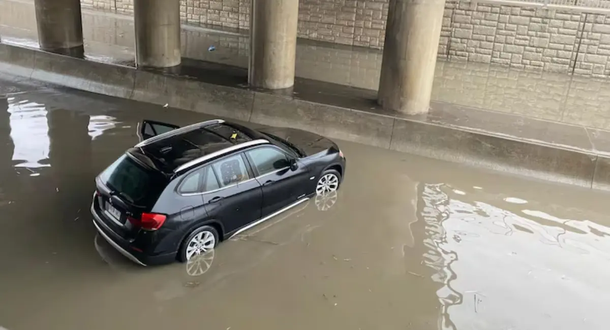 കനത്ത മഴയെത്തുടർന്ന് വെള്ളപ്പൊക്കം