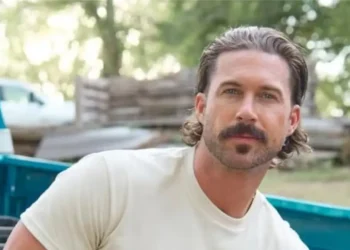 ‘Country Thunder Concert’-ൽ ജേസൺ ആൽടീന് പകരം റിലി ഗ്രീൻ.