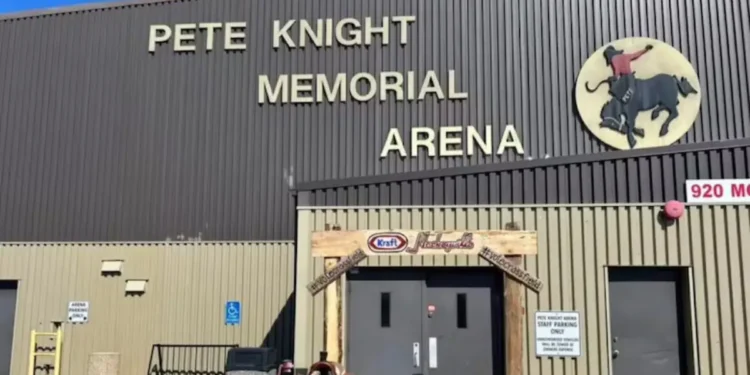 ഹോക്കിവില്ലെ കിരീടത്തിനായി ക്രോസ്ഫീൽഡ് 1 ഹോക്കിവില്ലെ കിരീടത്തിനായി ക്രോസ്ഫീൽഡ്