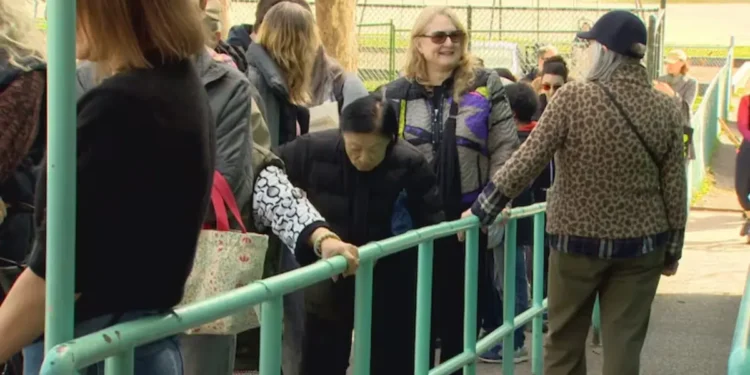 വാൻകൂവർ ഉപതിരഞ്ഞെടുപ്പിൽ വോട്ടർമാർ നീണ്ട കാത്തിരിപ്പിൽ 1 വാൻകൂവർ ഉപതിരഞ്ഞെടുപ്പിൽ വോട്ടർമാർ നീണ്ട കാത്തിരിപ്പിൽ