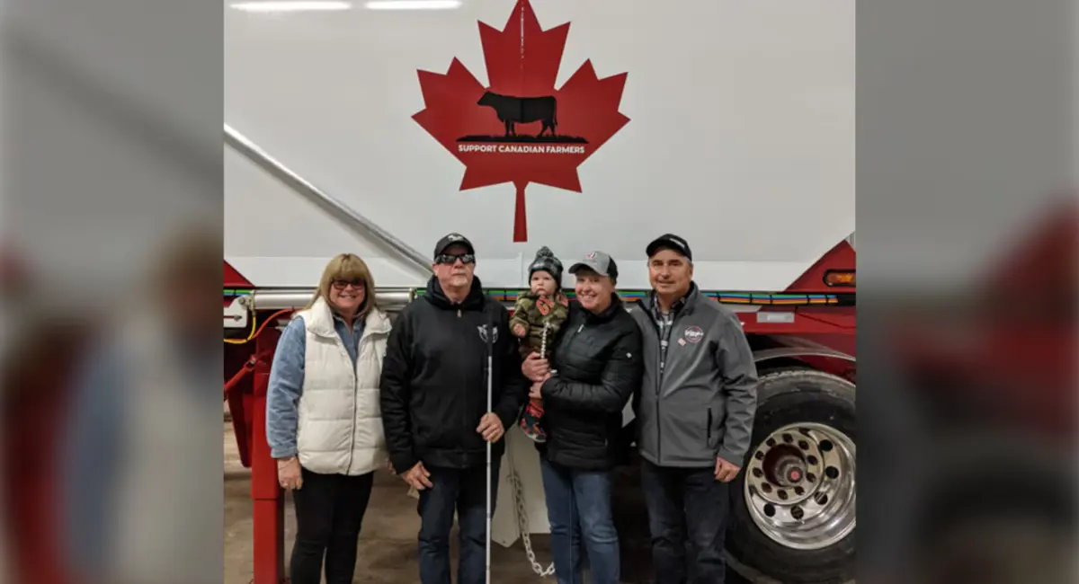 കാനഡയോടുള്ള ആദരവ് പ്രകടിപ്പിച്ച് അന്ധനായ ബിസിനസ്സുകാരൻ