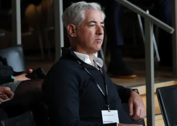 "സാമ്പത്തിക ആണവ യുദ്ധം" - ട്രംപിന്റെ താരിഫുകൾക്കെതിരെ ബില്യണയർമാർ 4 “സാമ്പത്തിക ആണവ യുദ്ധം” – ട്രംപിന്റെ താരിഫുകൾക്കെതിരെ ബില്യണയർമാർ