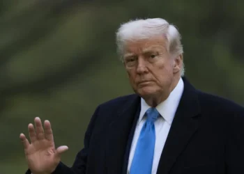 വിപണി ഇടിയുമ്പോഴും താരിഫുകളിൽ ഉറച്ച് ട്രംപ്!