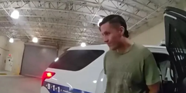 ഫ്ലോറിഡ സർവ്വകലാശാല വിദ്യാർത്ഥിയെ ട്രാഫിക് കുറ്റത്തിൽ നാടുകടത്തി 1 ഫ്ലോറിഡ സർവ്വകലാശാല വിദ്യാർത്ഥിയെ ട്രാഫിക് കുറ്റത്തിൽ നാടുകടത്തി