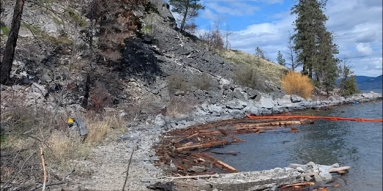 മണ്ണിടിച്ചിലിൽ കാണാതായ ഡ്രൈവറെ ഒകാനഗൻ തടാകത്തിൽ മരിച്ച നിലയിൽ കണ്ടെത്തി 1 മണ്ണിടിച്ചിലിൽ കാണാതായ ഡ്രൈവറെ ഒകാനഗൻ തടാകത്തിൽ മരിച്ച നിലയിൽ കണ്ടെത്തി
