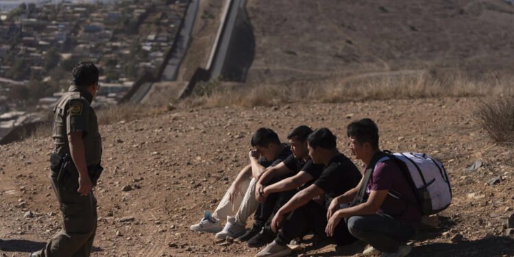 ട്രംപിന്റെ കർശന കുടിയേറ്റ നയങ്ങൾ നിയമ തർക്കങ്ങളിലേക്ക് നയിക്കുന്നു