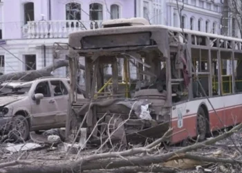 സുമിയിൽ റഷ്യൻ മിസൈൽ ആക്രമണം; 34 മരണം 7 സുമിയിൽ റഷ്യൻ മിസൈൽ ആക്രമണം; 34 മരണം