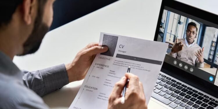 ഉയർന്ന ശബ്ദ ഗുണനിലവാരമുള്ളവർക്ക് ഇന്റർവ്യൂകളിൽ മുൻതൂക്കം; യേൽ പഠനം വെളിപ്പെടുത്തുന്നു